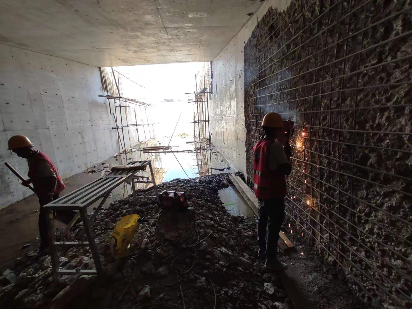 郴州挖断承重墙导致楼体开裂，加固施工方案出炉